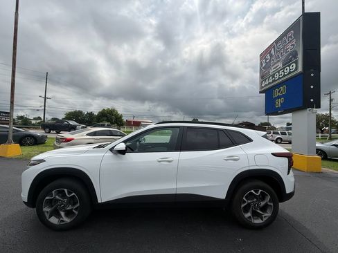 Used 2025 Chevrolet Trax LT w/ LT Convenience Package FWD image 7