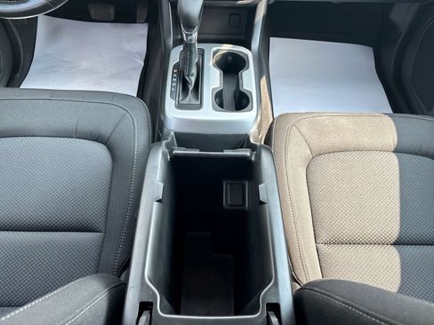 Used 2022 Chevrolet Colorado LT w/ LT Convenience Package AWD/4WD image 31