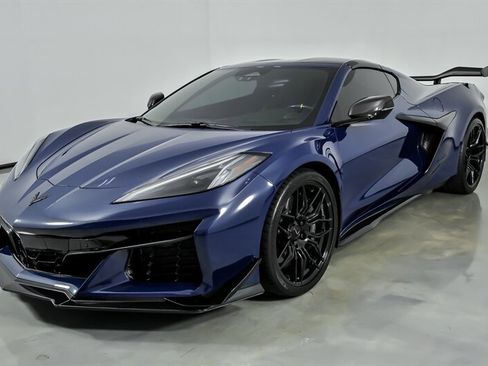 Used 2025 Chevrolet Corvette Z06 RWD image 5