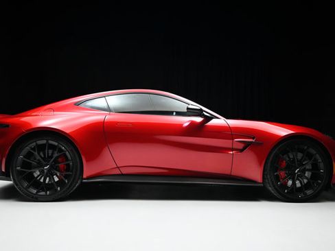 Used 2025 Aston Martin V8 Vantage image 29