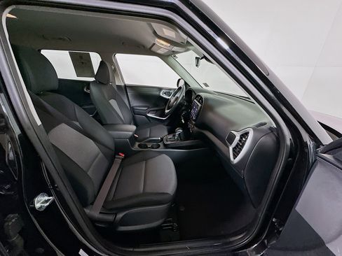 Used 2025 Kia Soul LX w/ LX Technology Package image 32
