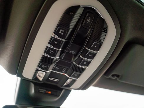 Certified 2024 Porsche Macan AWD/4WD image 21