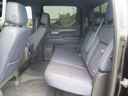 Used 2024 Chevrolet Silverado 1500 High Country w/ Technology Package AWD/4WD image 24
