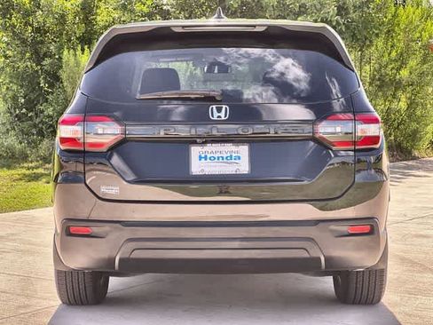 Used 2023 Honda Pilot LX image 6