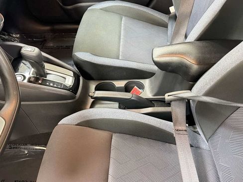 Used 2025 Nissan Versa SV FWD image 22