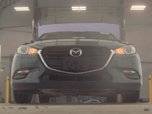 Used 2018 MAZDA MAZDA3 Touring FWD image 7