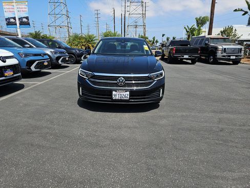 Used 2023 Volkswagen Jetta SEL FWD image 2