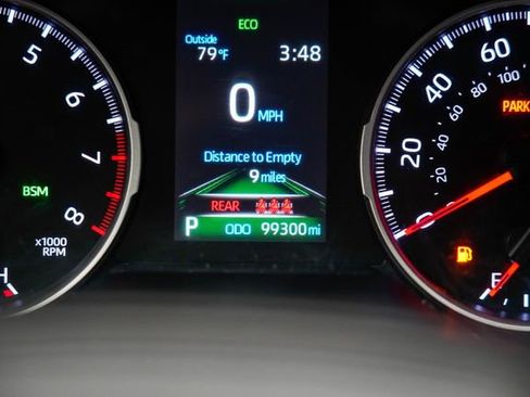 Used 2022 Toyota RAV4 XLE image 33