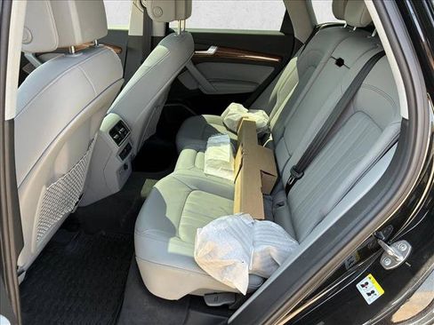 Used 2023 Audi Q5 2.0T Premium Plus w/ Premium Plus Package AWD/4WD image 13
