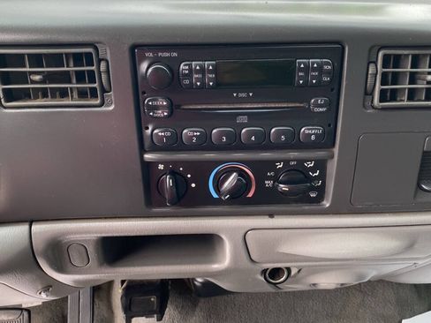 Used 2004 Ford F250 Lariat RWD image 13