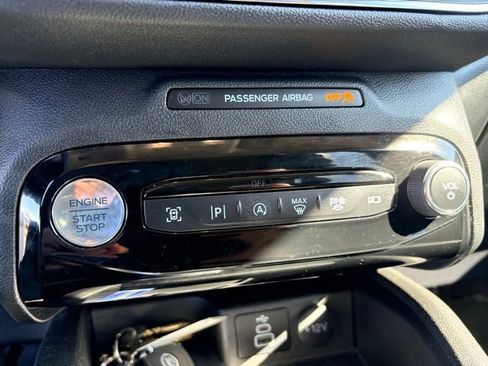 Used 2024 Ford Escape Platinum AWD/4WD image 25