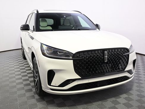 New 2026 Lincoln Aviator Black Label w/ Jet Appearance Package AWD/4WD image 9