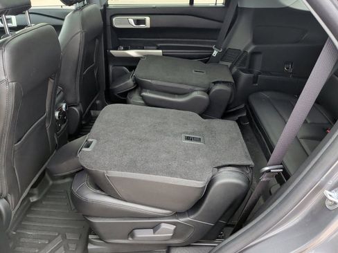 Used 2022 Ford Explorer Limited w/ Equipment Group 301A RWD image 40