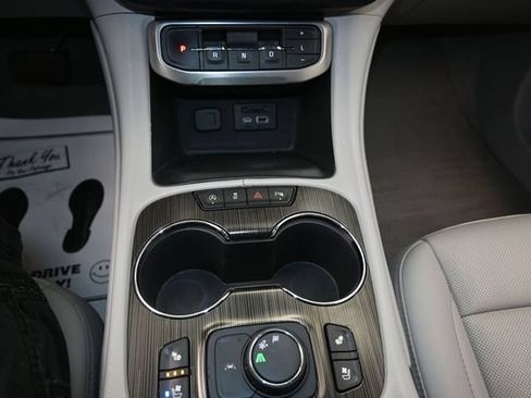 Used 2021 GMC Acadia SLT w/ Technology Package FWD image 11