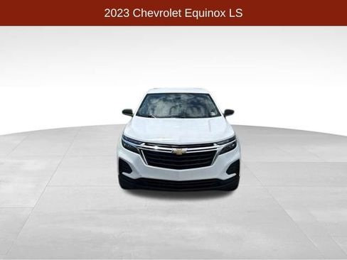 Used 2023 Chevrolet Equinox LS w/ LS Convenience Package FWD image 2
