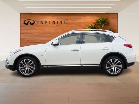 Used 2017 INFINITI QX50 2WD w/ Deluxe Touring Package image 4
