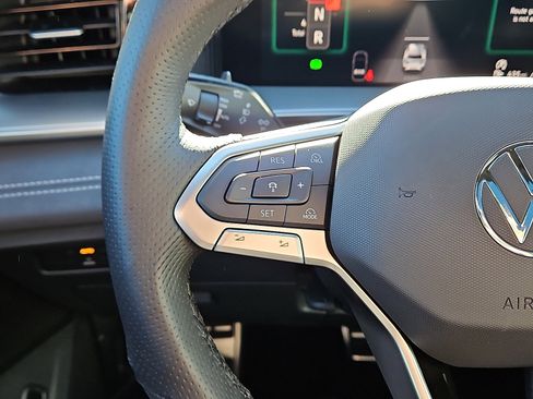 New 2025 Volkswagen Tiguan SE R-Line image 17