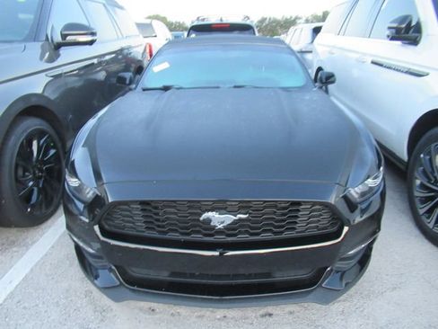 Used 2015 Ford Mustang Convertible RWD image 2