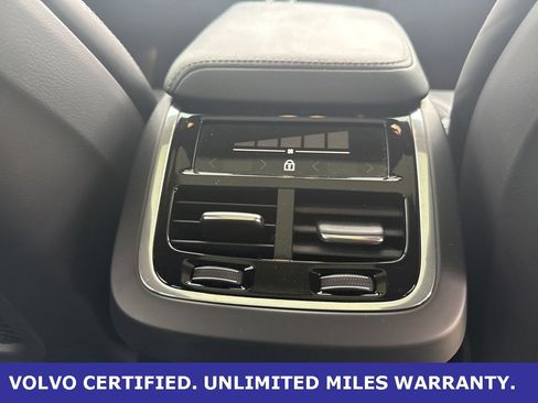 Certified 2024 Volvo XC60 B5 Ultimate image 17
