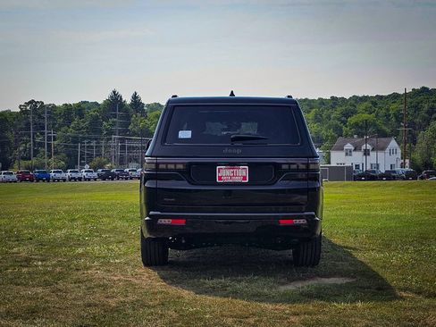 New 2026 Jeep Grand Wagoneer Limited AWD/4WD image 4