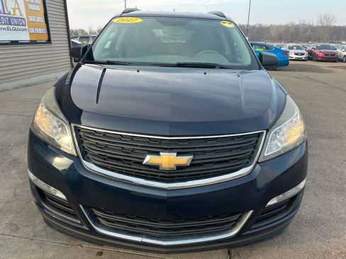 Used 2017 Chevrolet Traverse LS image 2