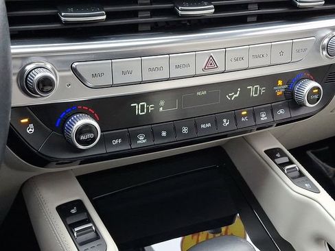 Certified 2022 Kia Telluride EX w/ EX Premium Package AWD/4WD image 17
