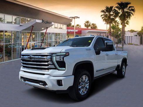 Used 2024 Chevrolet Silverado 2500 High Country w/ Technology Package image 7