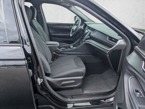 Used 2025 Jeep Grand Cherokee L Laredo RWD image 18