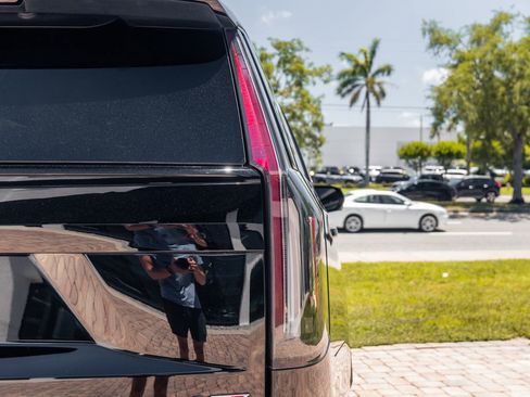 Used 2024 Cadillac Escalade V AWD/4WD image 12