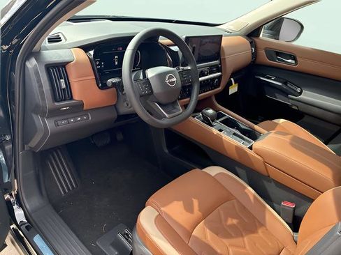 New 2026 Nissan Pathfinder Platinum w/ Cargo Package FWD image 10