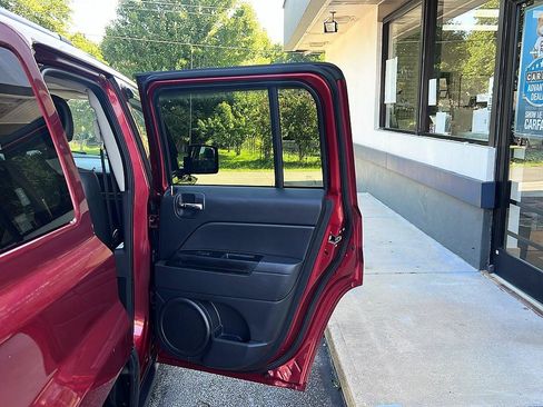 Used 2017 Jeep Patriot High Altitude AWD/4WD image 29