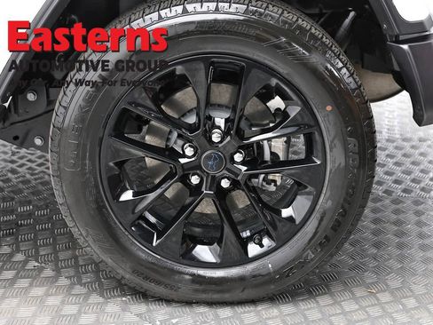 Used 2025 Jeep Wrangler Unlimited Sahara AWD/4WD image 8