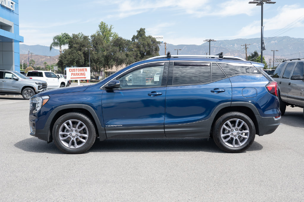 Used 2023 GMC Terrain SLT AWD/4WD image 7