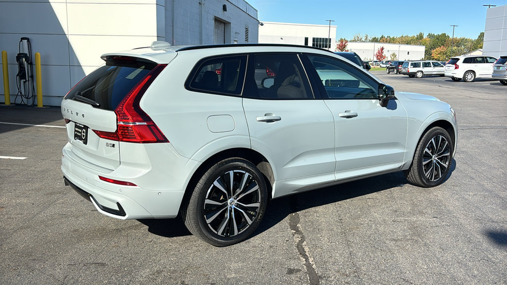 Certified 2025 Volvo XC60 B5 Plus w/ Climate Package AWD/4WD image 28