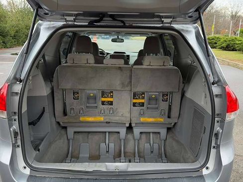 Used 2014 Toyota Sienna LE image 19