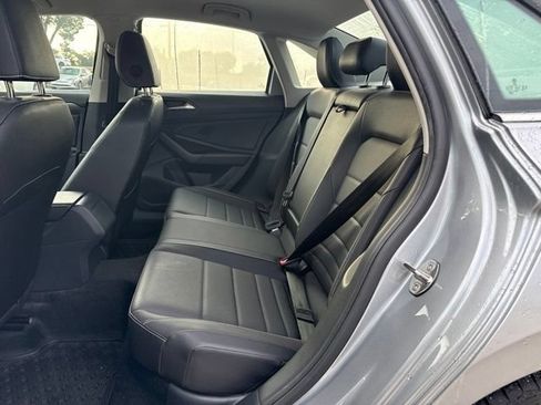 Used 2024 Volkswagen Jetta SE FWD image 6