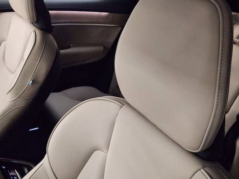 New 2026 Volvo XC90 B6 Plus w/ Protection Package Premier image 15