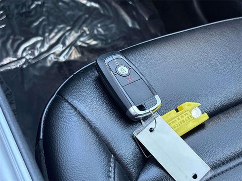 Used 2024 Ford Edge SEL image 23