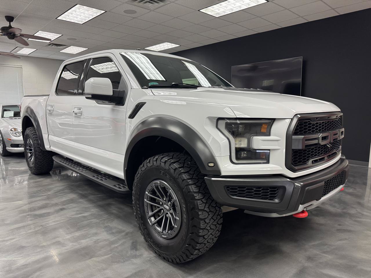 Used 2017 Ford F150 Raptor w/ Equipment Group 802A Luxury AWD/4WD image 5