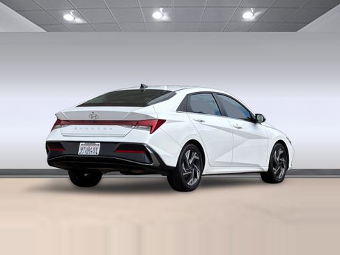 Used 2025 Hyundai Elantra SEL FWD image 9