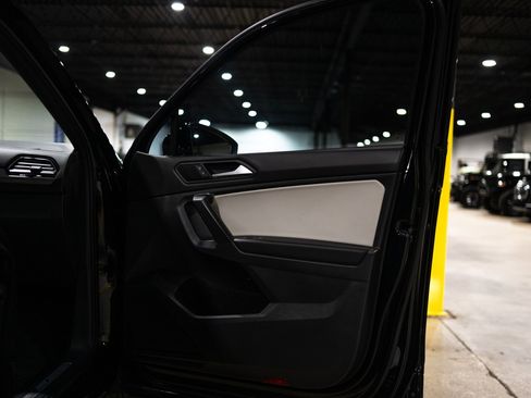 Used 2021 Volkswagen Tiguan SE R-Line image 41