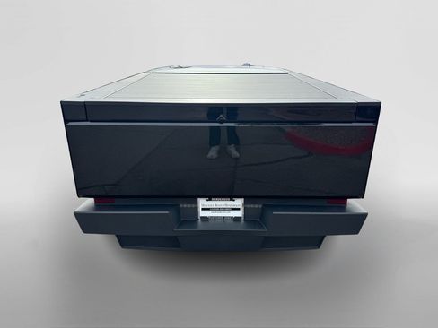 Used 2024 Tesla Cybertruck AWD Crew Cab image 4