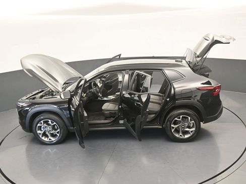 Used 2025 Chevrolet Trax LT w/ Driver Confidence Package image 60