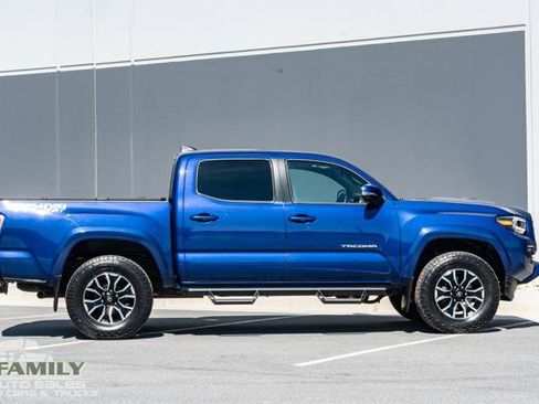 Used 2022 Toyota Tacoma TRD Sport w/ TRD Premium Sport Package image 12