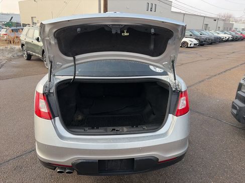 Used 2010 Ford Taurus SEL image 15