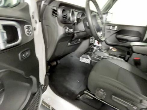 Used 2022 Jeep Gladiator Sport AWD/4WD image 19