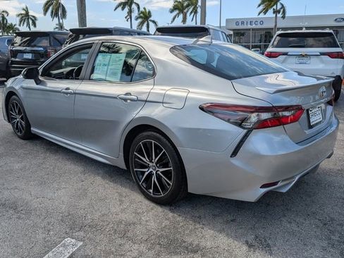 Used 2023 Toyota Camry SE image 5
