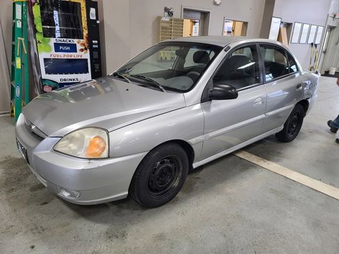 Used 2004 Kia Rio Base image 2