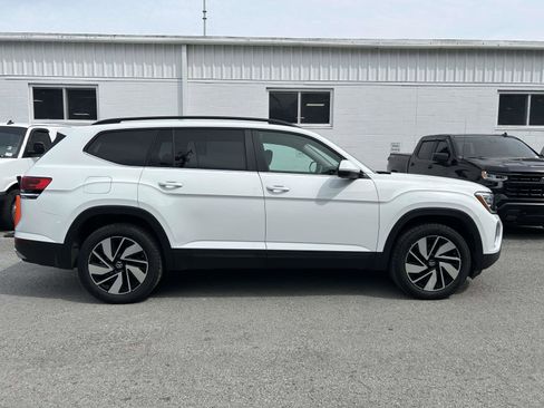 Used 2024 Volkswagen Atlas SE FWD image 2
