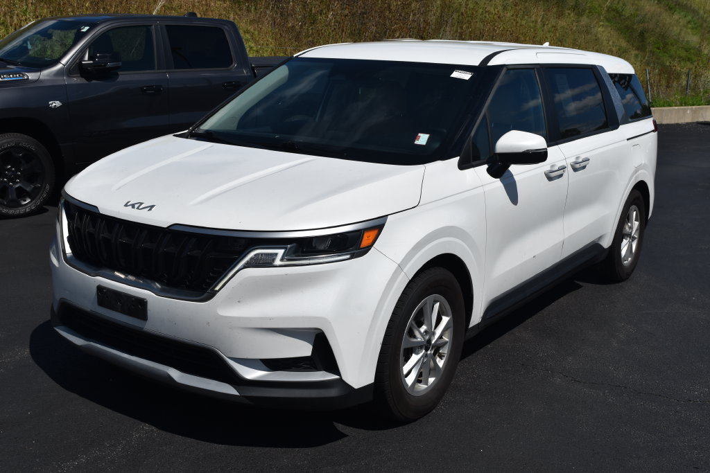 Used 2023 Kia Carnival LX FWD image 3